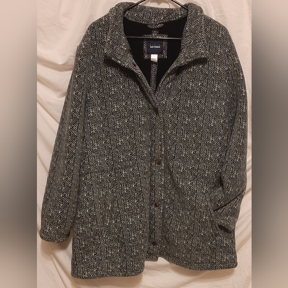 Women's Winter Coat. Black & White, Size 1X, Basic Editions Brand.